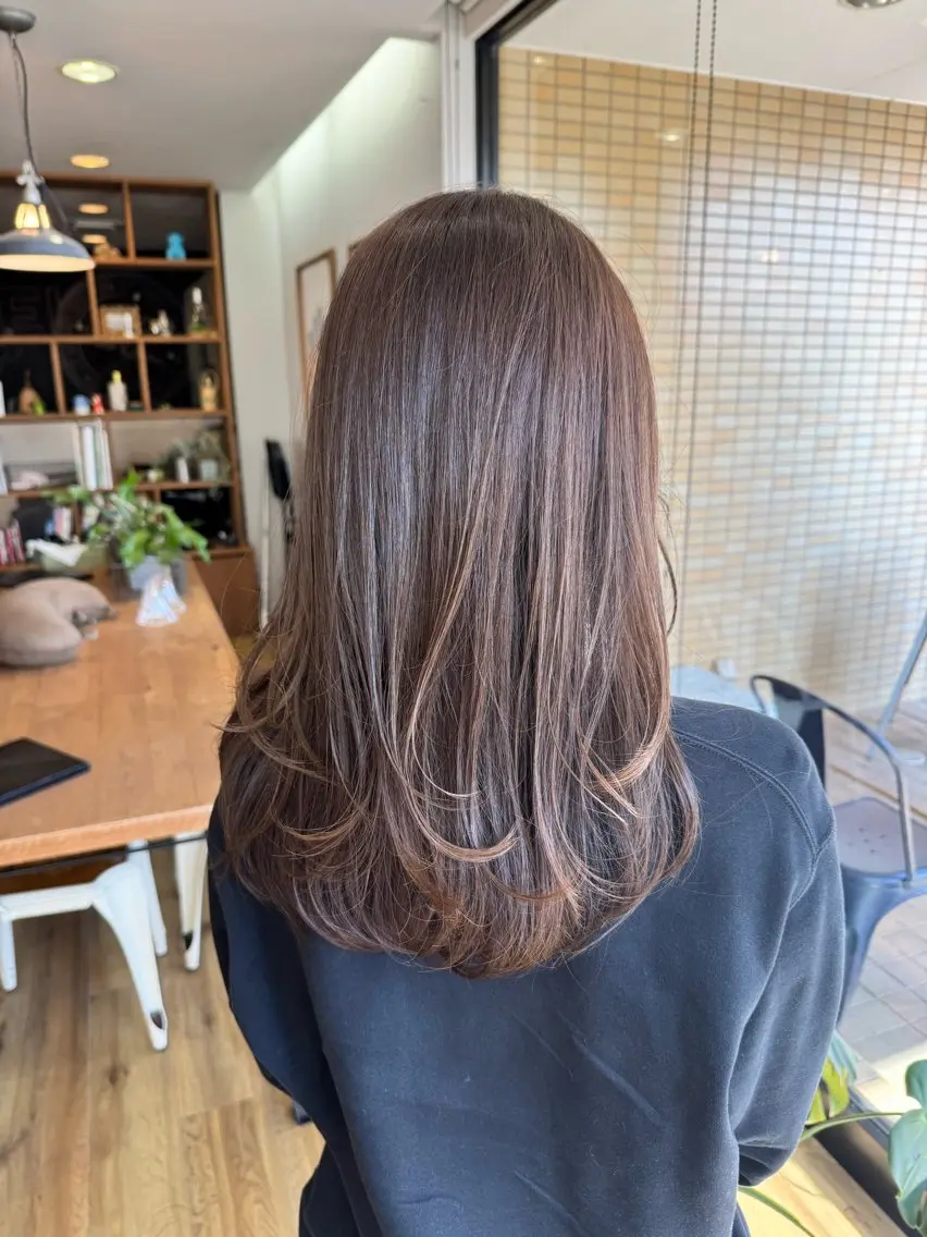 ロング カラー グレージュ ヘアカラー トリートメント ツキダテ ユイのヘアスタイル