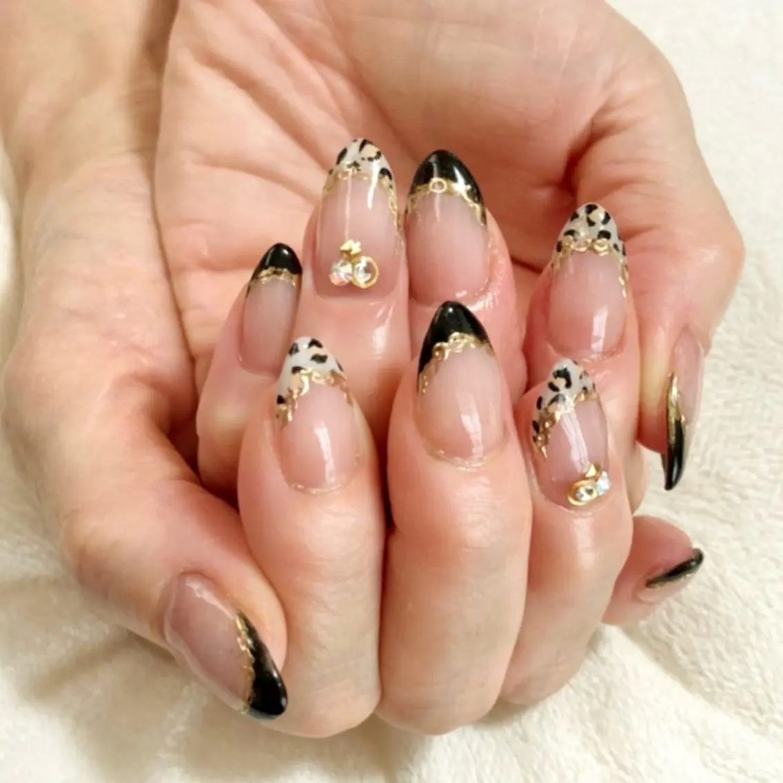 ネイル アニマル柄 フレンチネイル ハンドネイル Nail salon Cielel⟡Ayaのネイルデザイン
