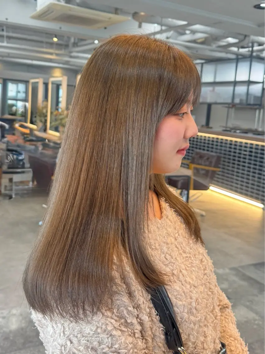 セミロング カラー ベージュカラー ブリーチ 透明感カラー ダブルカラー モカベージュ カット ヘアカラー 髪質改善/レイヤー/ 🐣kokoro🌸のヘアスタイル
