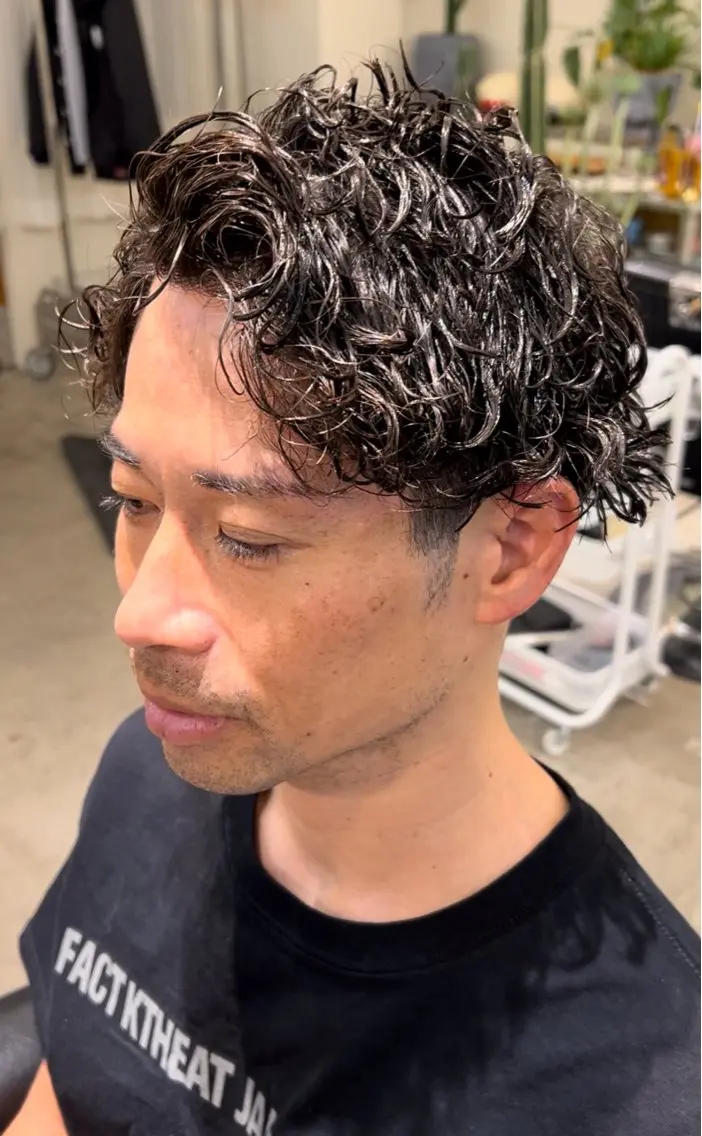 ミディアム パーマ メンズ 鴇巣 翼のヘアスタイル