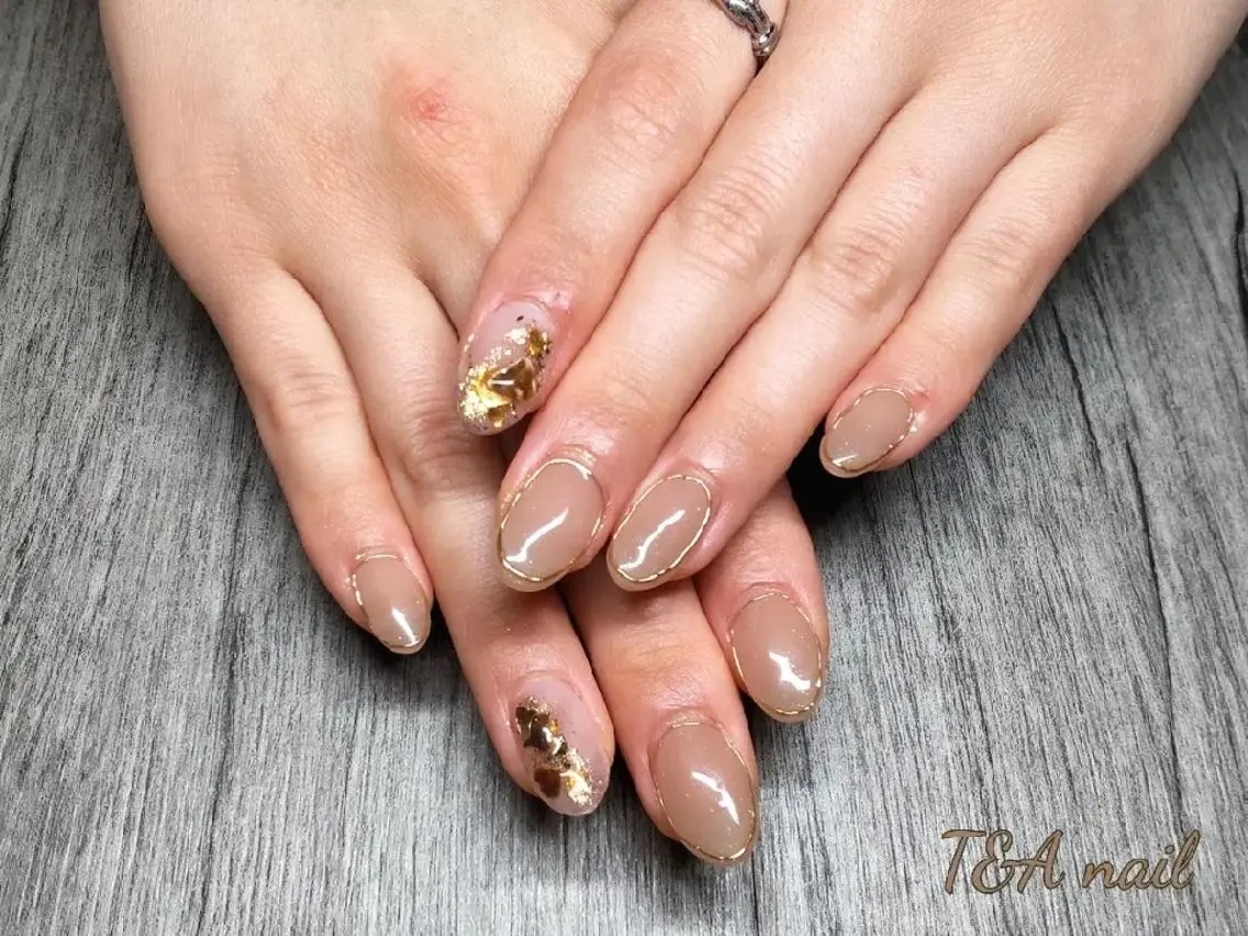 セミロング ネイル 長さ出し ジェルネイル ゴールド ゴージャス ニュアンスネイル T&A nailのネイルデザイン