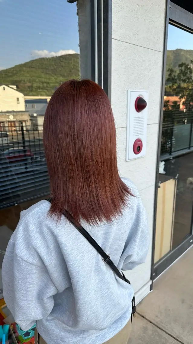 セミロング カラー ブラウンカラー ピンクカラー ピンクブラウン ヘアカラー トリートメント 鵜飼 真伍のヘアスタイル