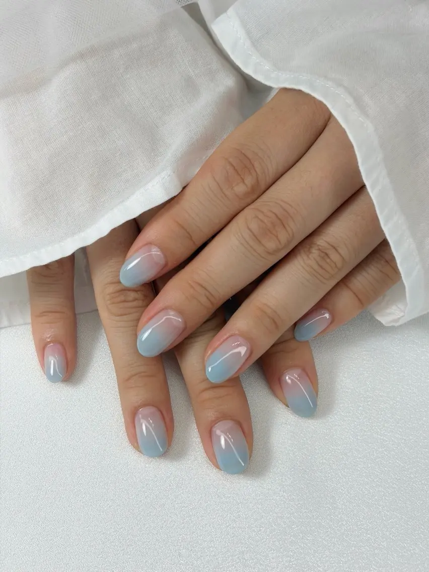 ネイル ブルー グラデーション ワンカラーネイル 夏ネイル ハンドネイル iro+ nailのネイルデザイン