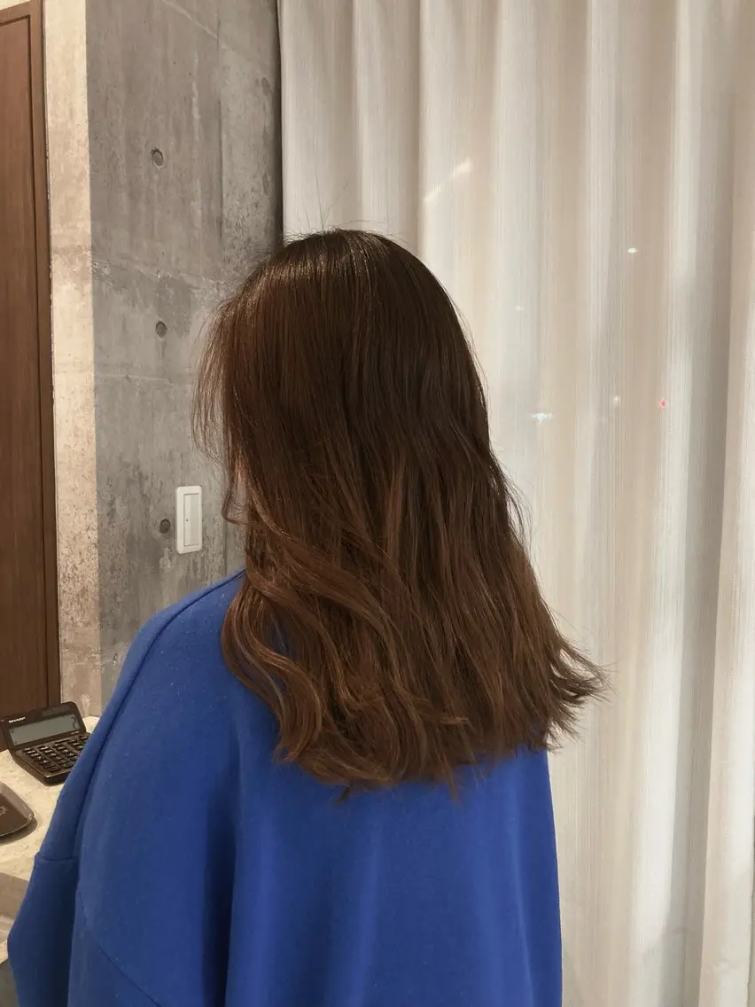 セミロング カラー ハマノ ミユのヘアスタイル