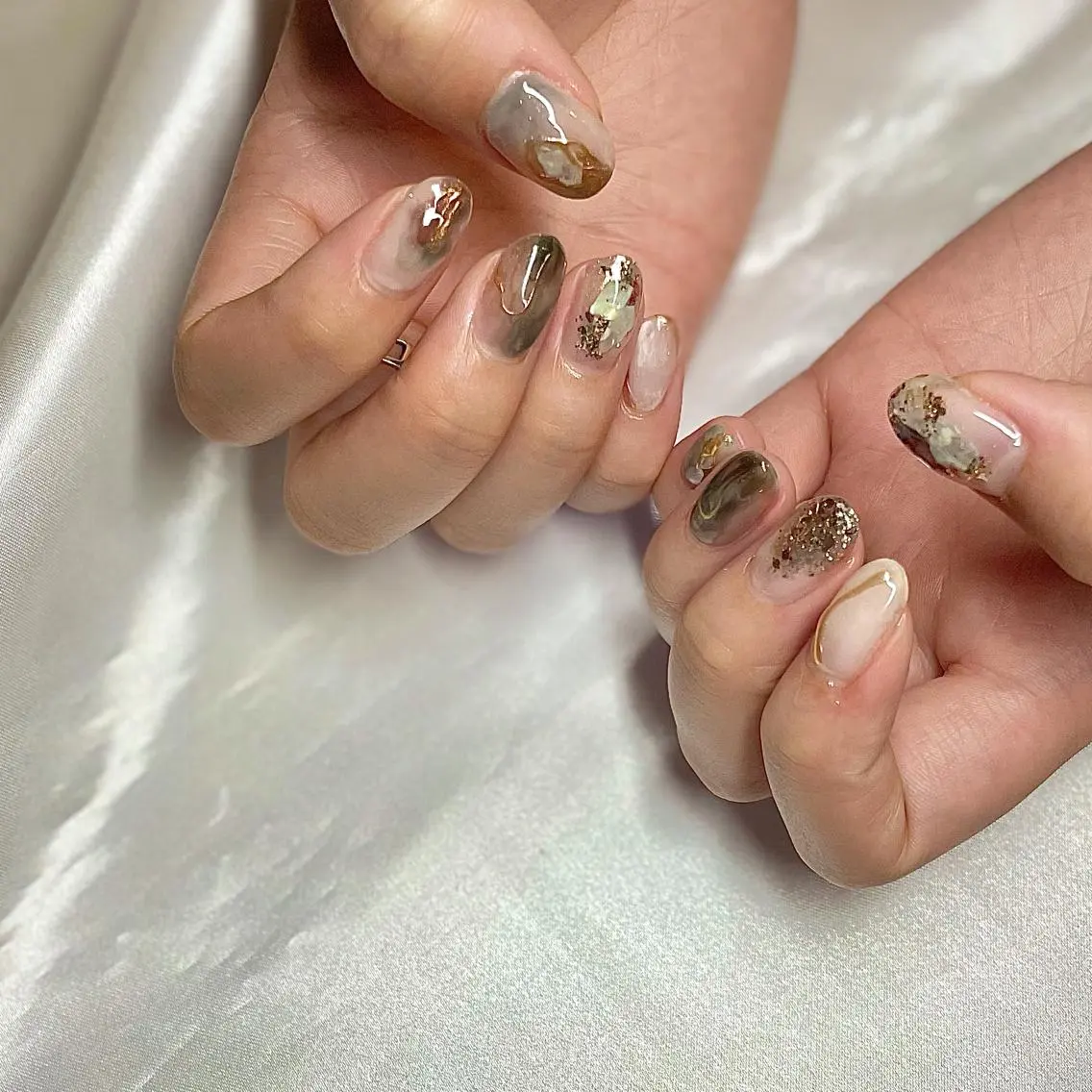 ミディアム カラー パーマ ヘアアレンジ メンズ キッズ ネイル マツエク・マツパ ミラーネイル el. by Aoのネイルデザイン