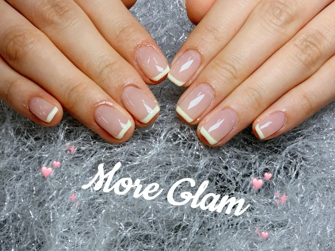 ネイル 長さ出し フットネイル フレンチネイル ジェルネイル ガラスフレンチ MoreGlam Nailsのネイルデザイン