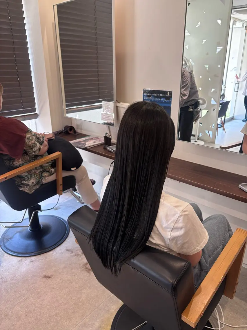 カラー 髪質改善 真鍋 月音のヘアスタイル