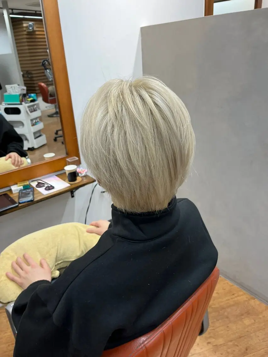 カラー メンズ メンズブリーチ ブリーチ カット ヘアカラー トリートメント 有田裕真 【ブリーチカラー】のヘアスタイル