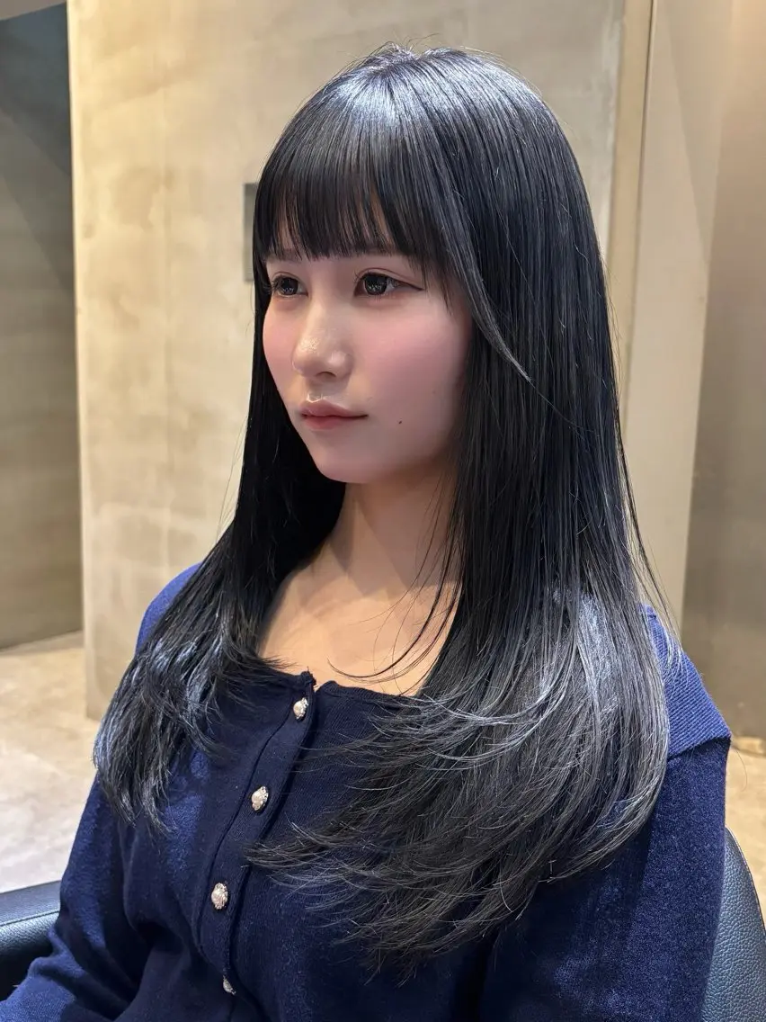 セミロング レイヤーカット 川野 百恵のヘアスタイル