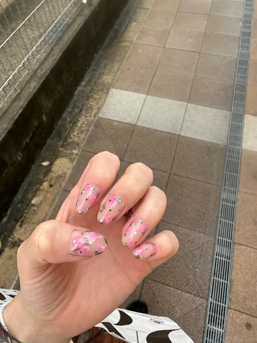 ネイル フラワーネイル ニュアンスネイル 里見 麗のネイルデザイン
