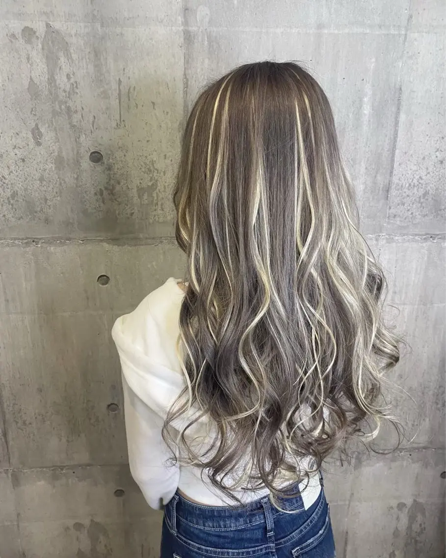 ロング カラー ロング ヘアカラー 五十嵐航斗 ハイトーンのヘアスタイル