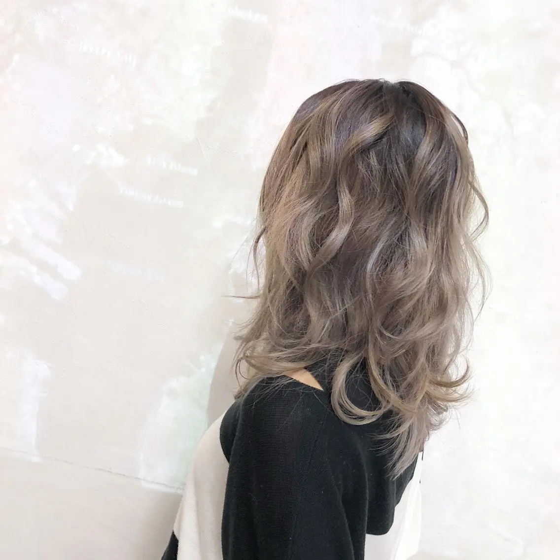 ミディアム カラー アッシュ グラデーションカラー イルミナカラー カット ヘアカラー トリートメント GLAD 萩原のヘアスタイル