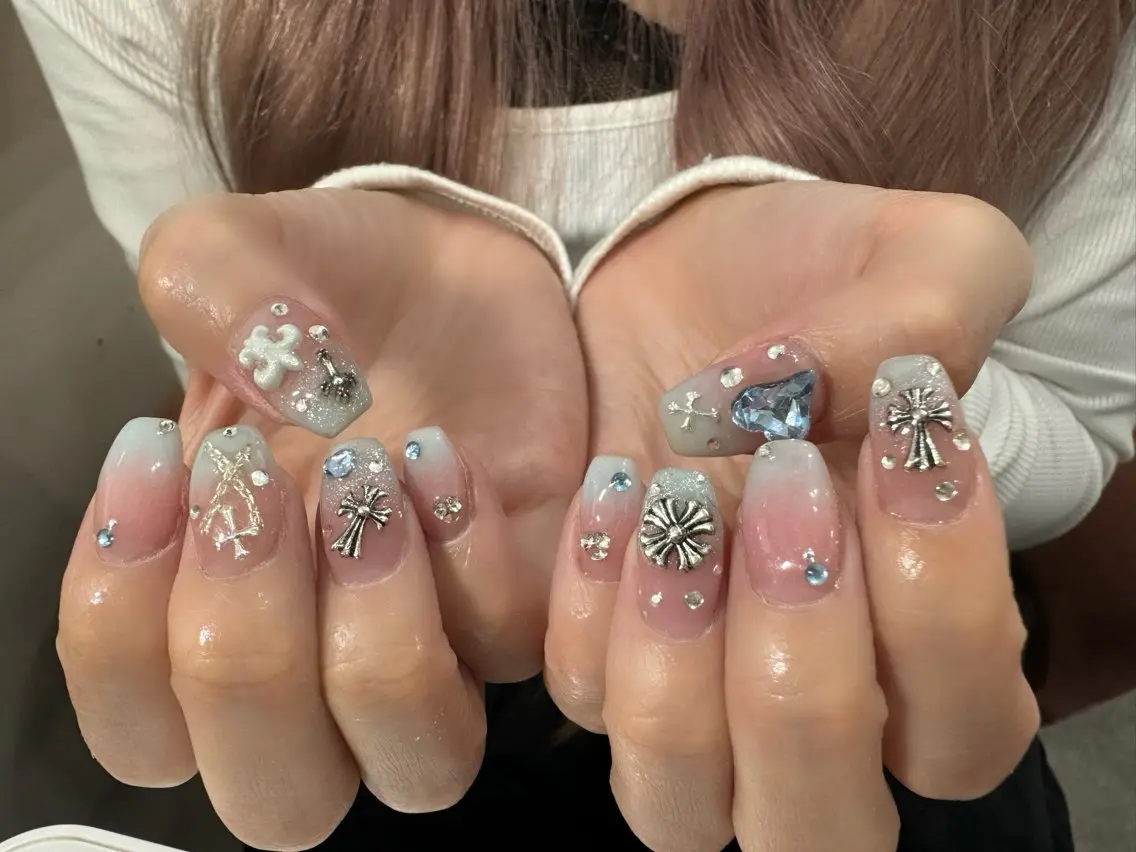 ネイル LAVISH 大和店 emi・:*+のネイルデザイン
