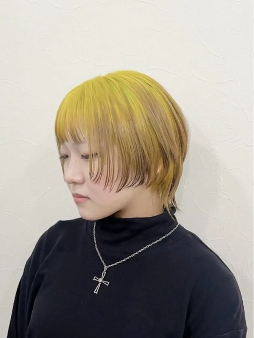 ショート イエローカラー ウルフカット カット ヘアカラー トリートメント 🤍透明感カラー︎ 🤍YUURI🤍のヘアスタイル
