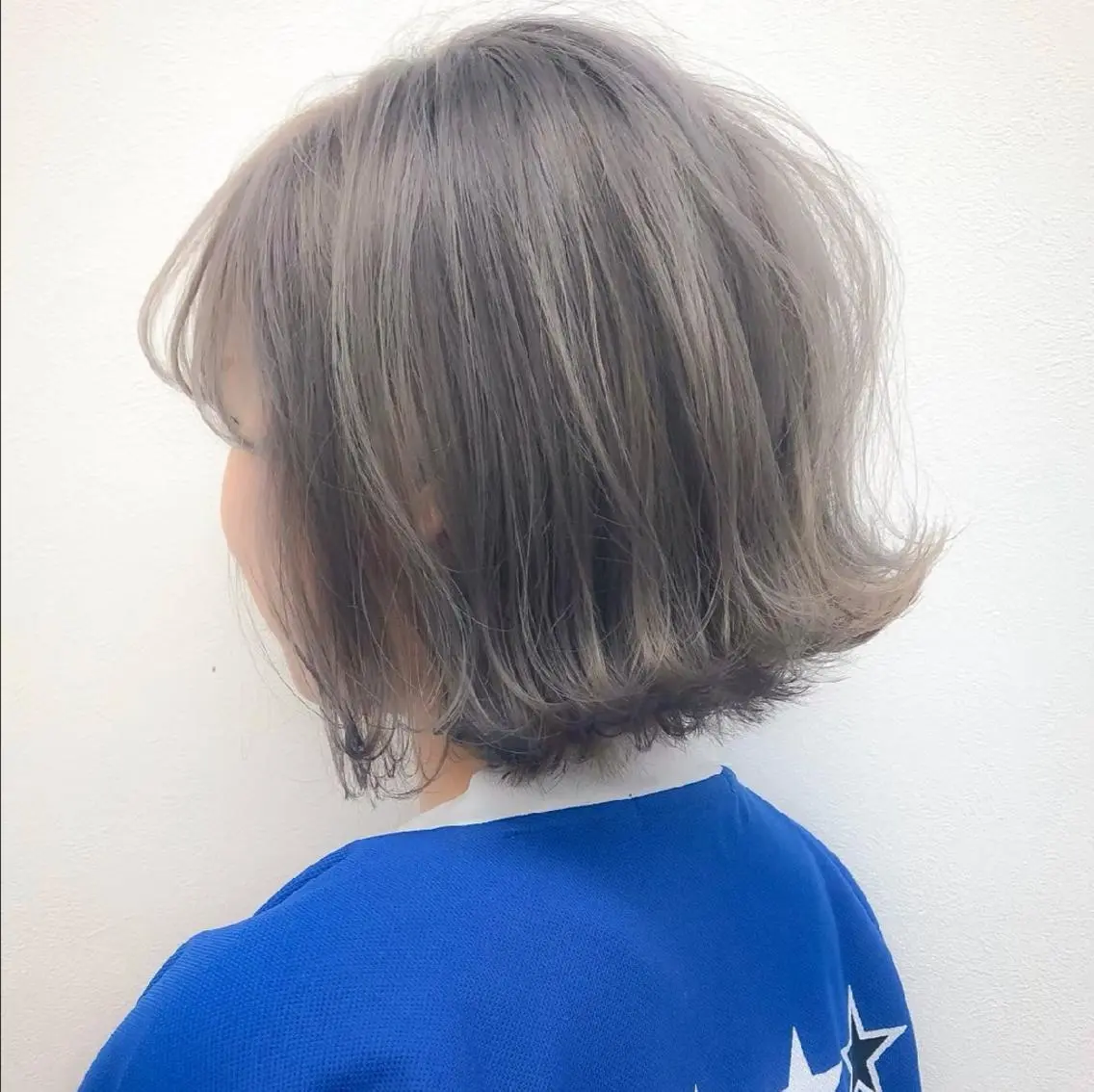 セミロング カラー 🤍💕ブリーチカラ ーAyaka💕🤍のヘアスタイル