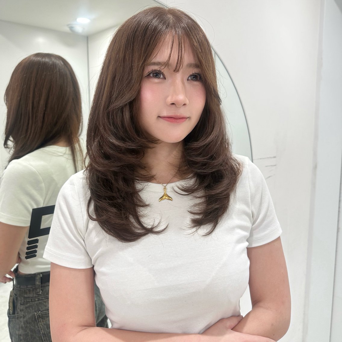 セミロング カット ヘアカラー 韓国ガーリー🤍ハイ トーン🤍Ayanaのヘアスタイル
