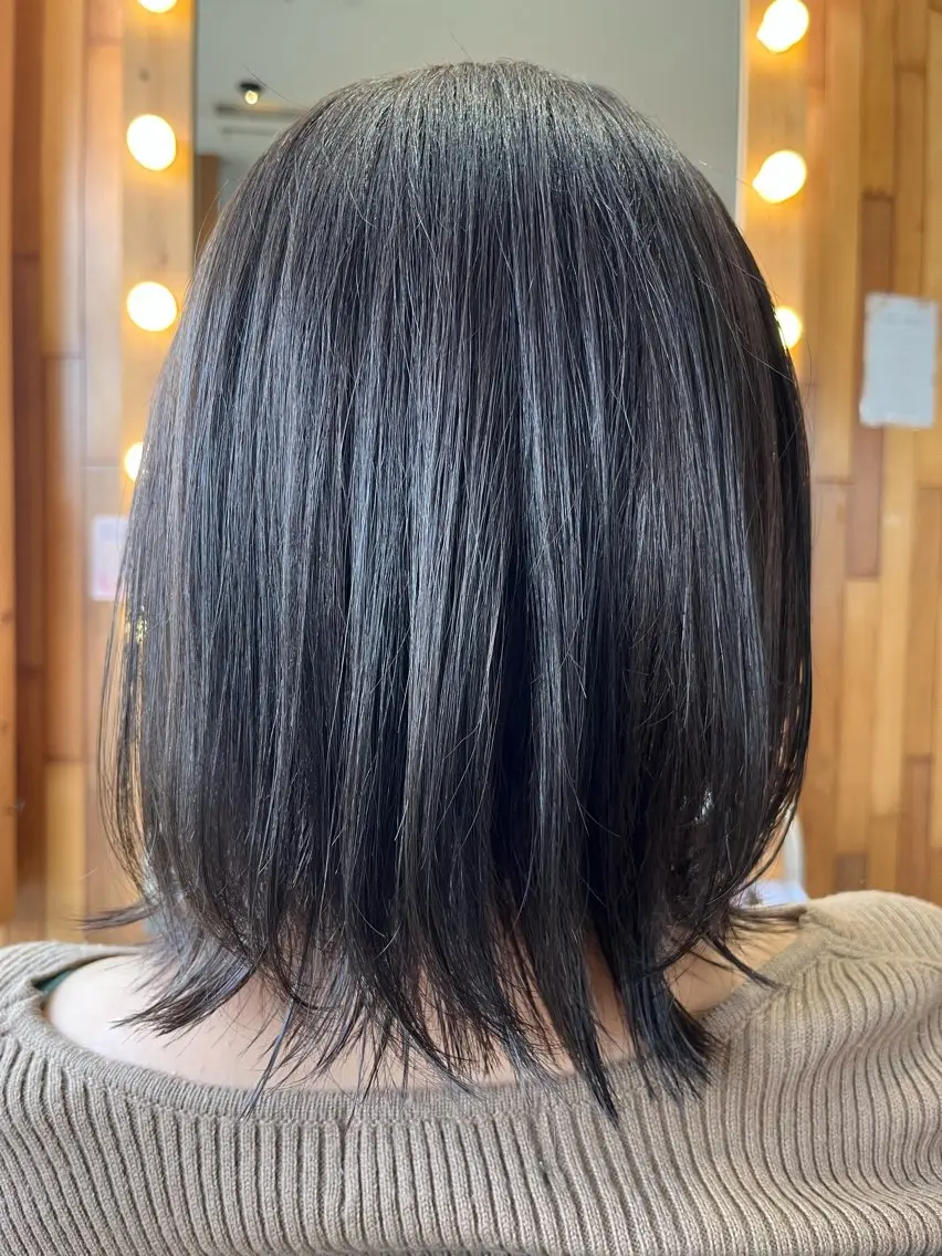 ミディアム カラー ブルーカラー ブルージュ 透明感カラー ボブ レイヤーカット 長南 やよいのヘアスタイル