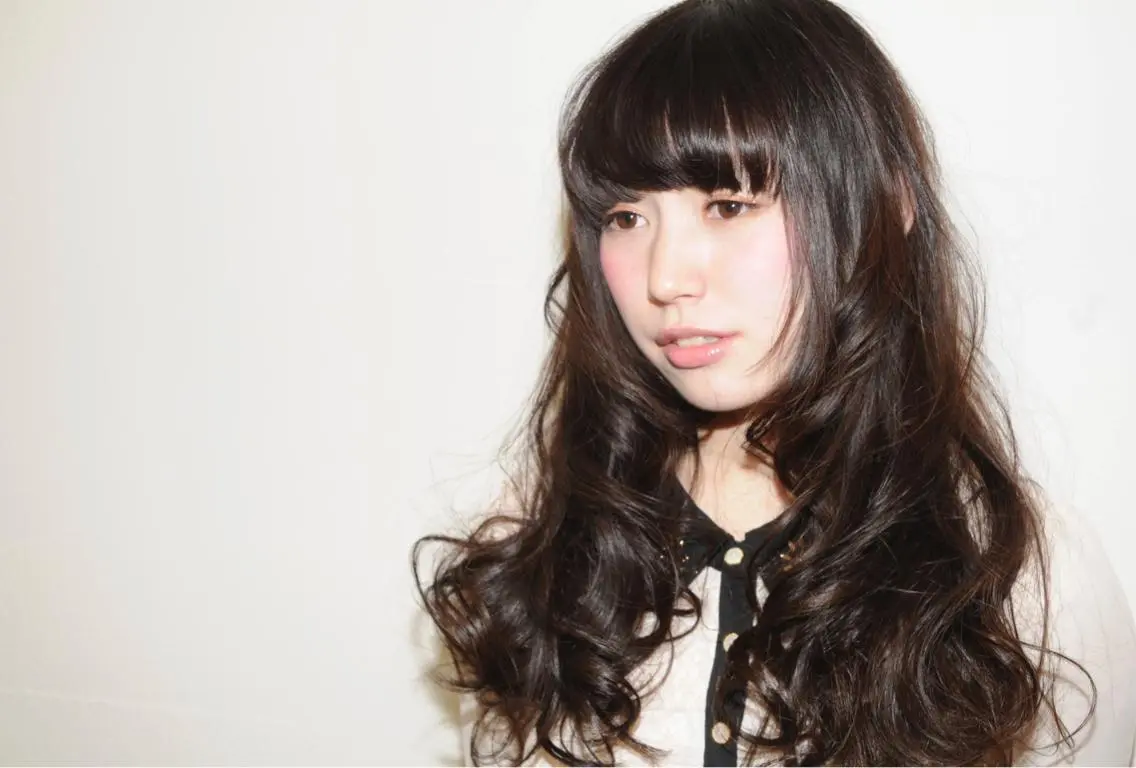 ロング 小林 秀のヘアスタイル