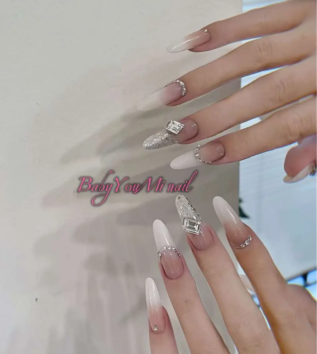 ネイル オーロラネイル フラワーネイル フットネイル フレンチネイル ジェルネイル ハンドネイル BabyYouMi nailのネイルデザイン