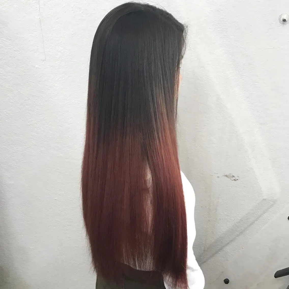 ロング カラー ブリーチ グラデーションカラー レッドカラー K-POP好き美容師 🇰🇷Kai.Yのヘアスタイル