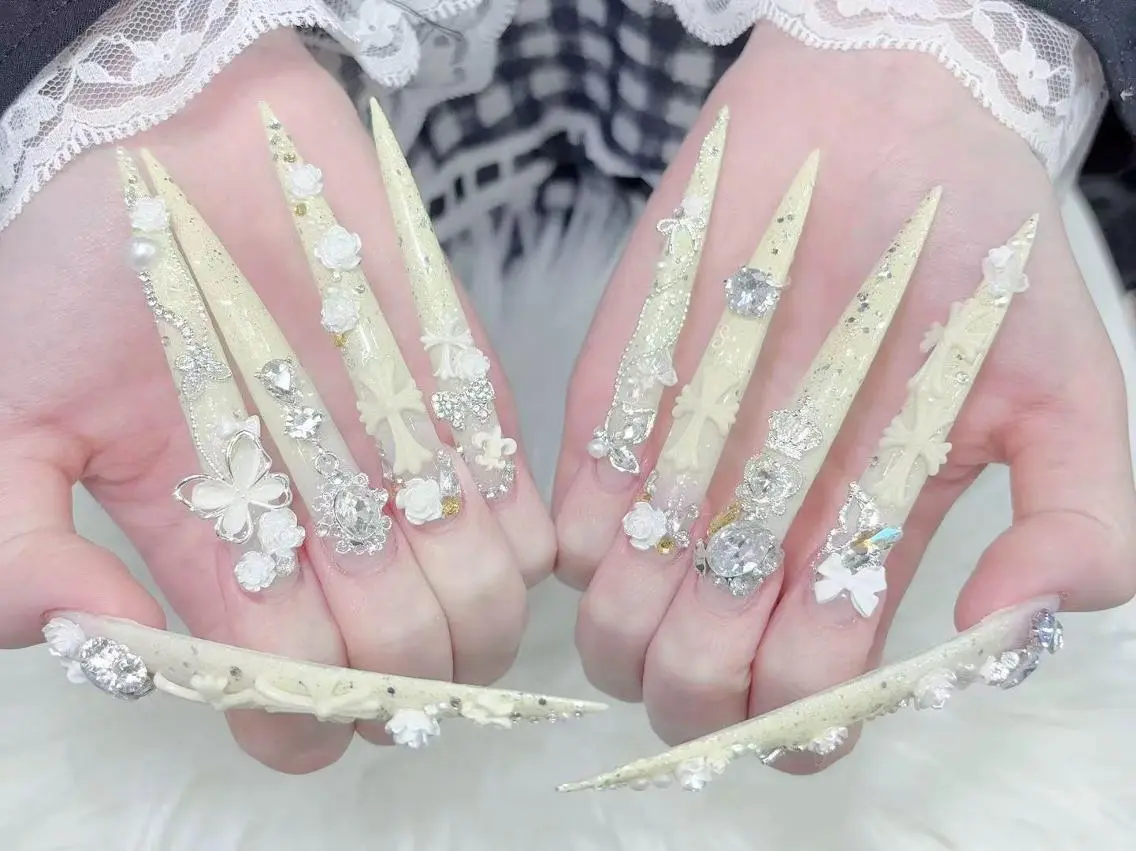ネイル 長さ出し キラキラネイル 韓国ネイル ロングネイル マグネットネイル ハンドネイル ハンドケア MochiMochi 🎀新宿／長さ出しのネイルデザイン