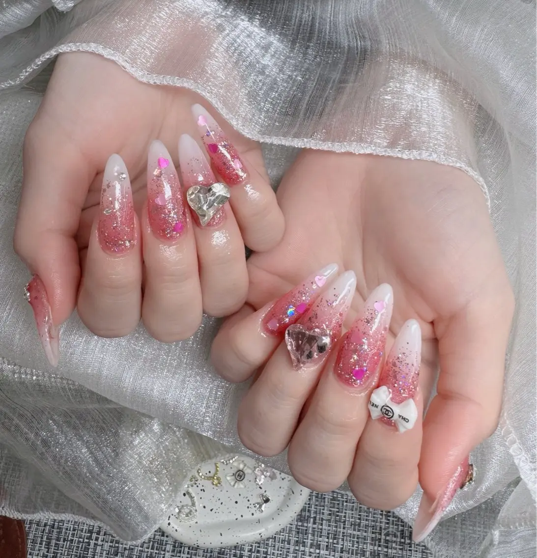 ネイル フレンチネイル ジェルネイル ガラスフレンチ ハロウィン ハート H.baby Nail Salonのネイルデザイン