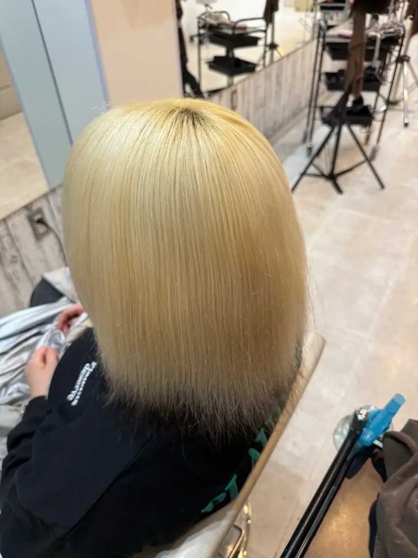 カラー ブリーチ 抜きっぱなしブロンド レディースモデル募集 角快利のヘアスタイル
