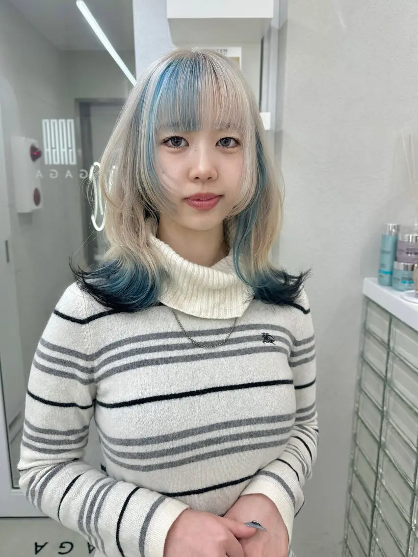 ミディアム 顔まわりレイヤー 顔周りカット レイヤーカット ハイトーンボブ Mizuki.のヘアスタイル