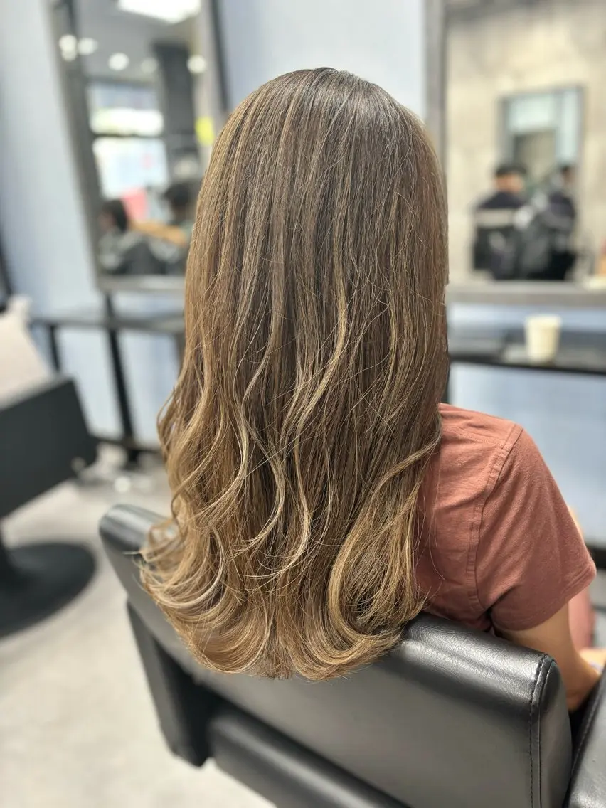 ロング カラー 加藤 藍のヘアスタイル