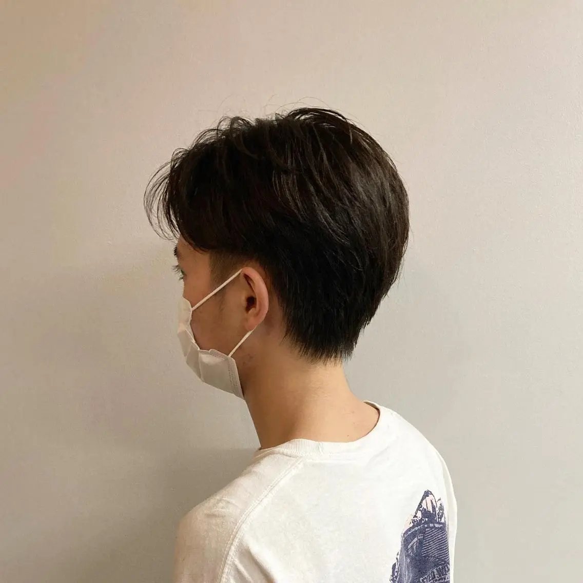 メンズ 顔まわりレイヤー デザインカットのヘアスタイル