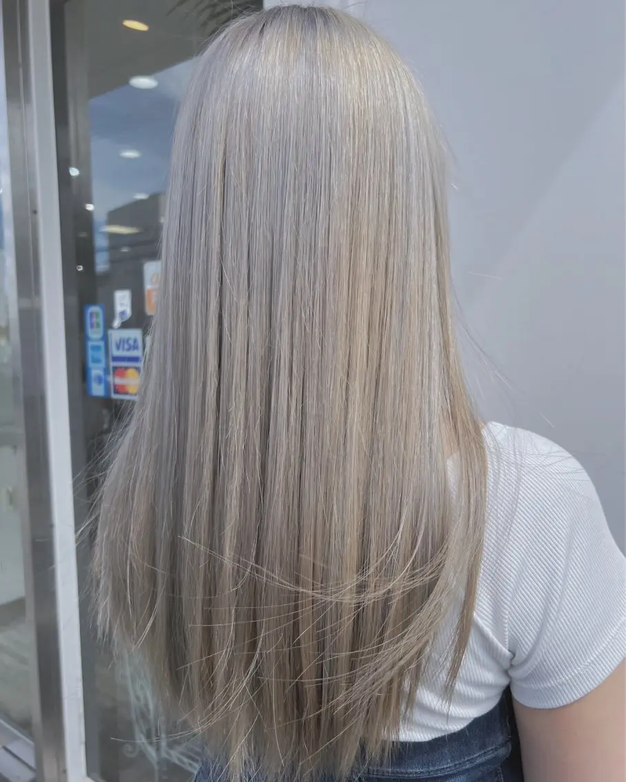 カラー ブリーチ グレージュ 服部/ カットモデルのヘアスタイル