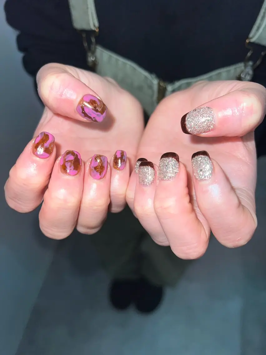 ネイル ブラウン フレンチネイル ジェルネイル ラメ(グリッター) マグネットネイル ハンドネイル ハンドケア Bana_ Nailのネイルデザイン