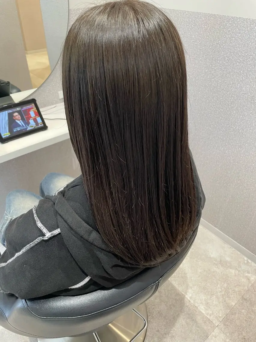 セミロング カラー アクアカラー ダークグレー 髪質改善 トリートメント カット トリートメント 女性リピ90%🍨 🩷佐藤みずきのヘアスタイル