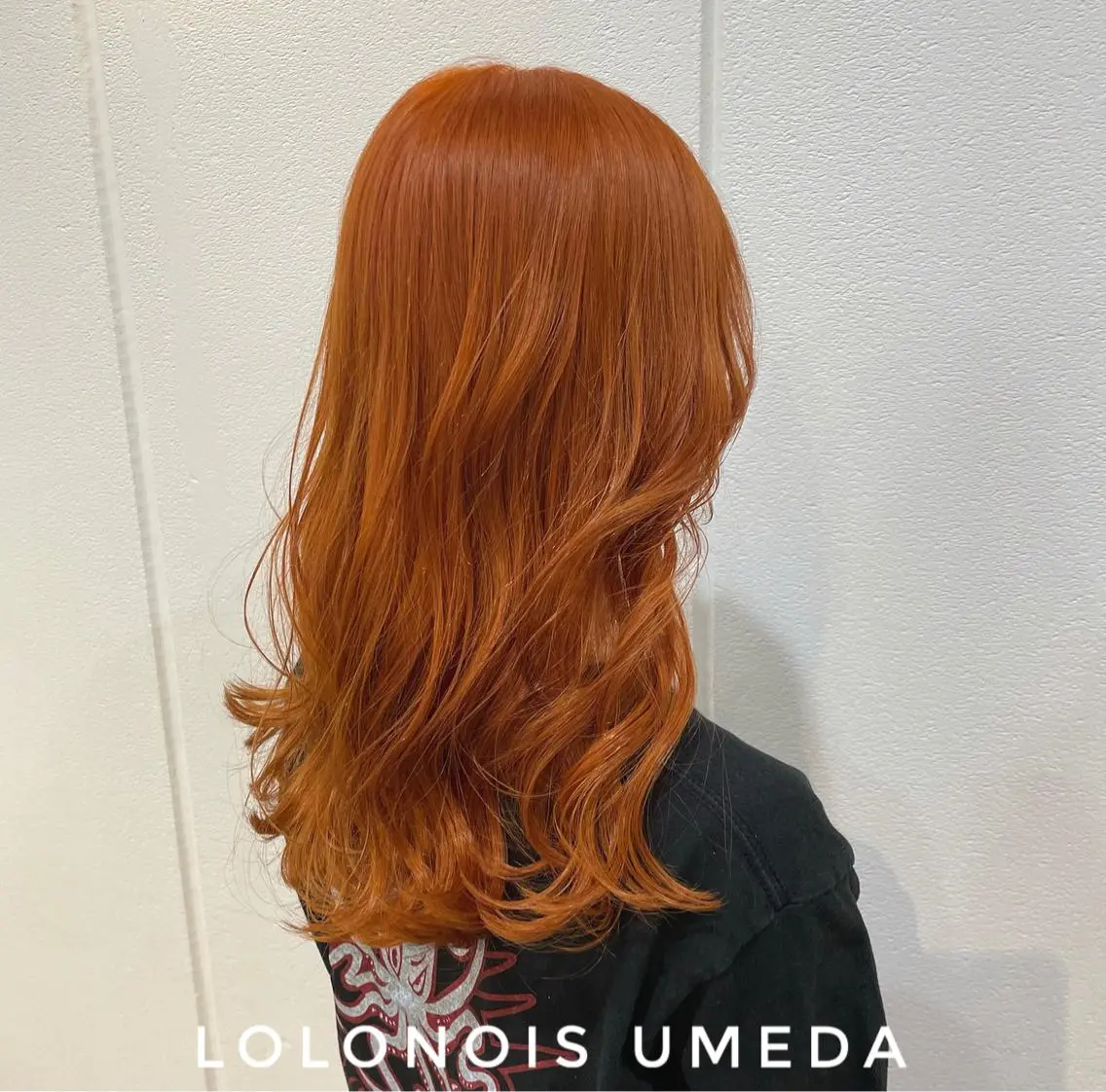 ロング カラー オレンジ Lolonois梅田 /Okazaki:)のヘアスタイル