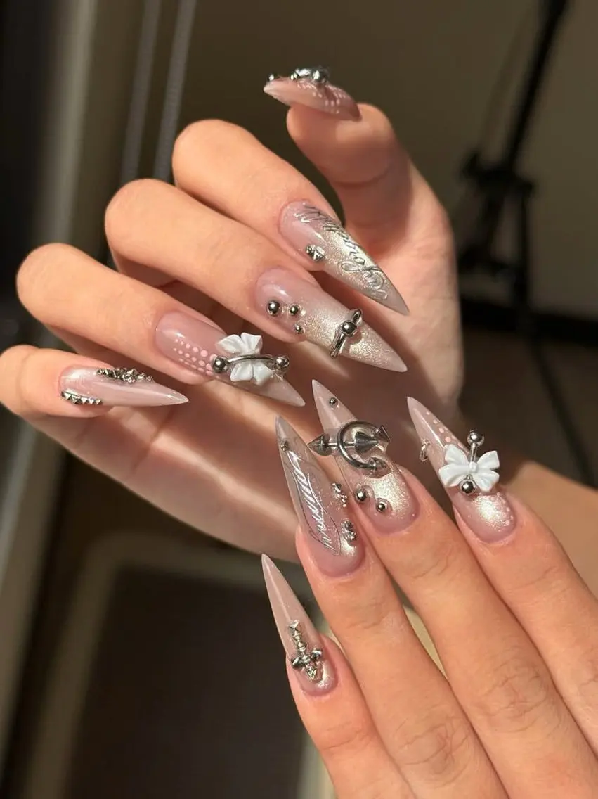 ネイル アートネイル フレンチネイル ジェルネイル キラキラネイル 韓国ネイル ハンドネイル ICE Nailsのネイルデザイン