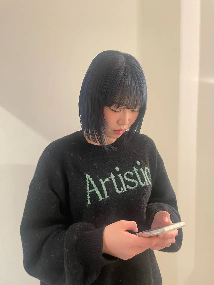ショート カラー ブリーチ ブルーカラー グレージュ シルバー ヘアカラー 渋谷 留菜のヘアスタイル