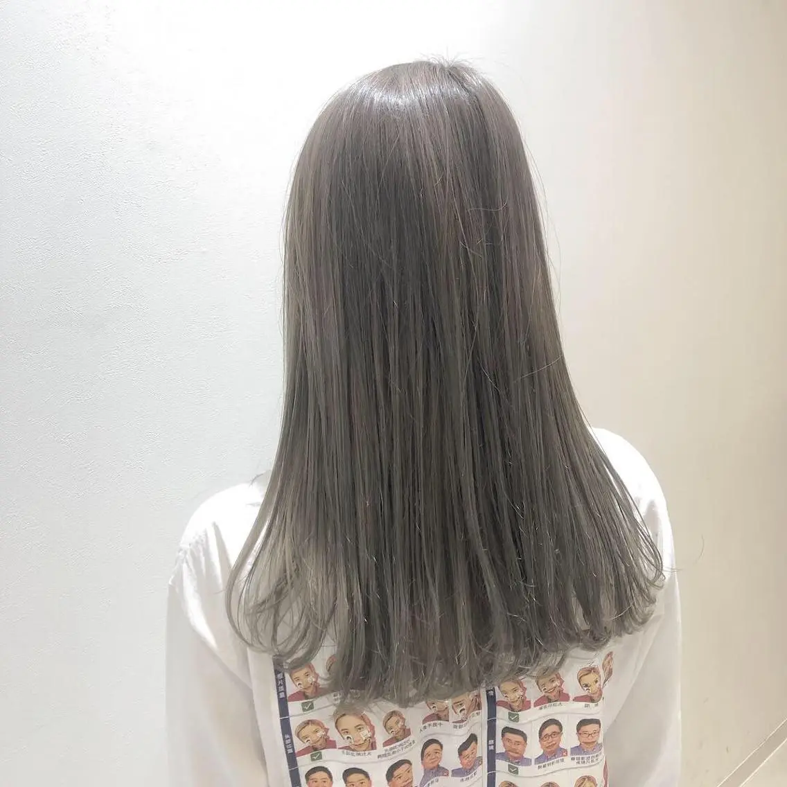 カラー ベージュカラー ホワイトベージュ ヘアカラー 西田 優菜のヘアスタイル