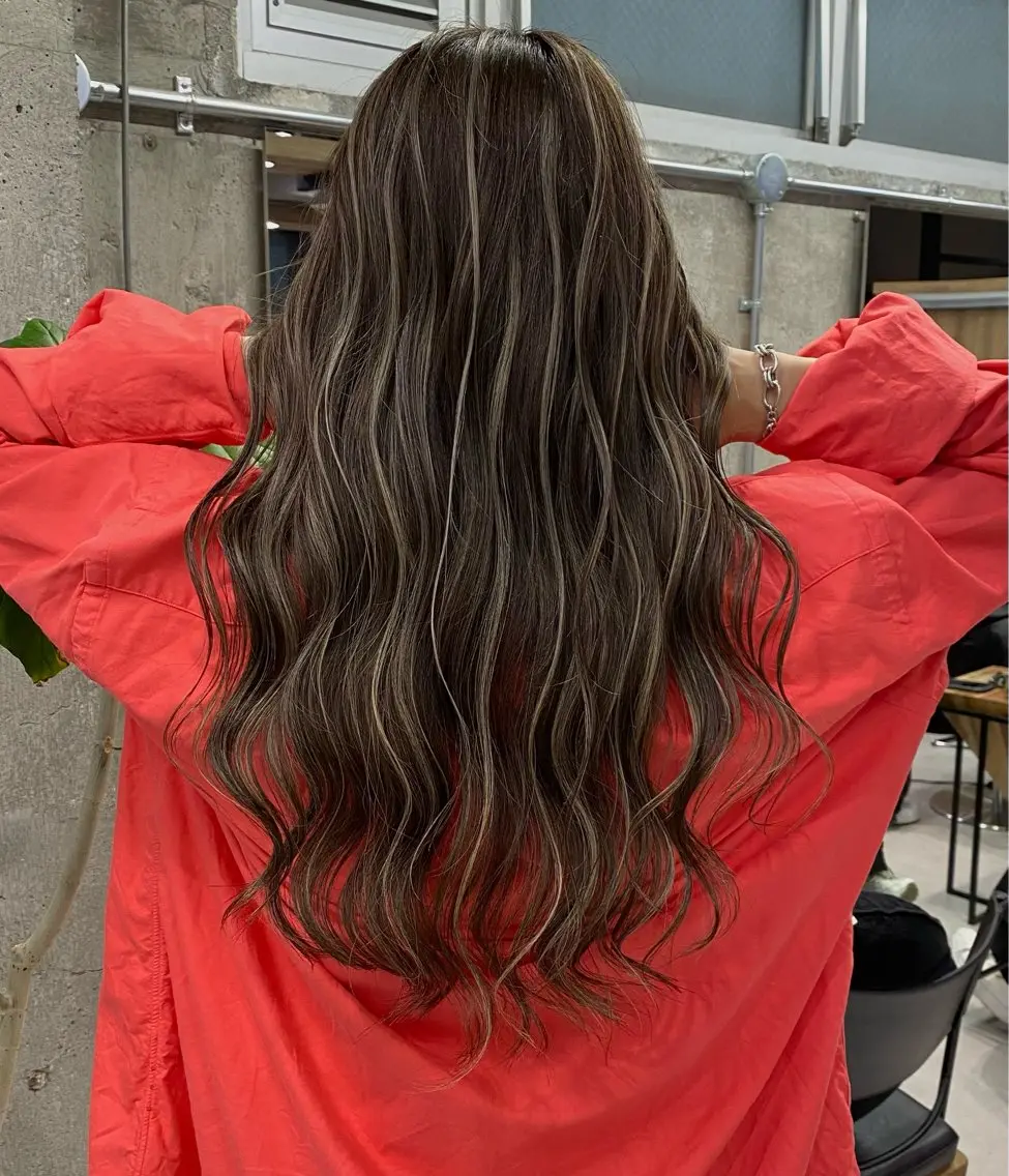 カラー KAEDE🌺Wカ ラー/ホワイトカラーのヘアスタイル