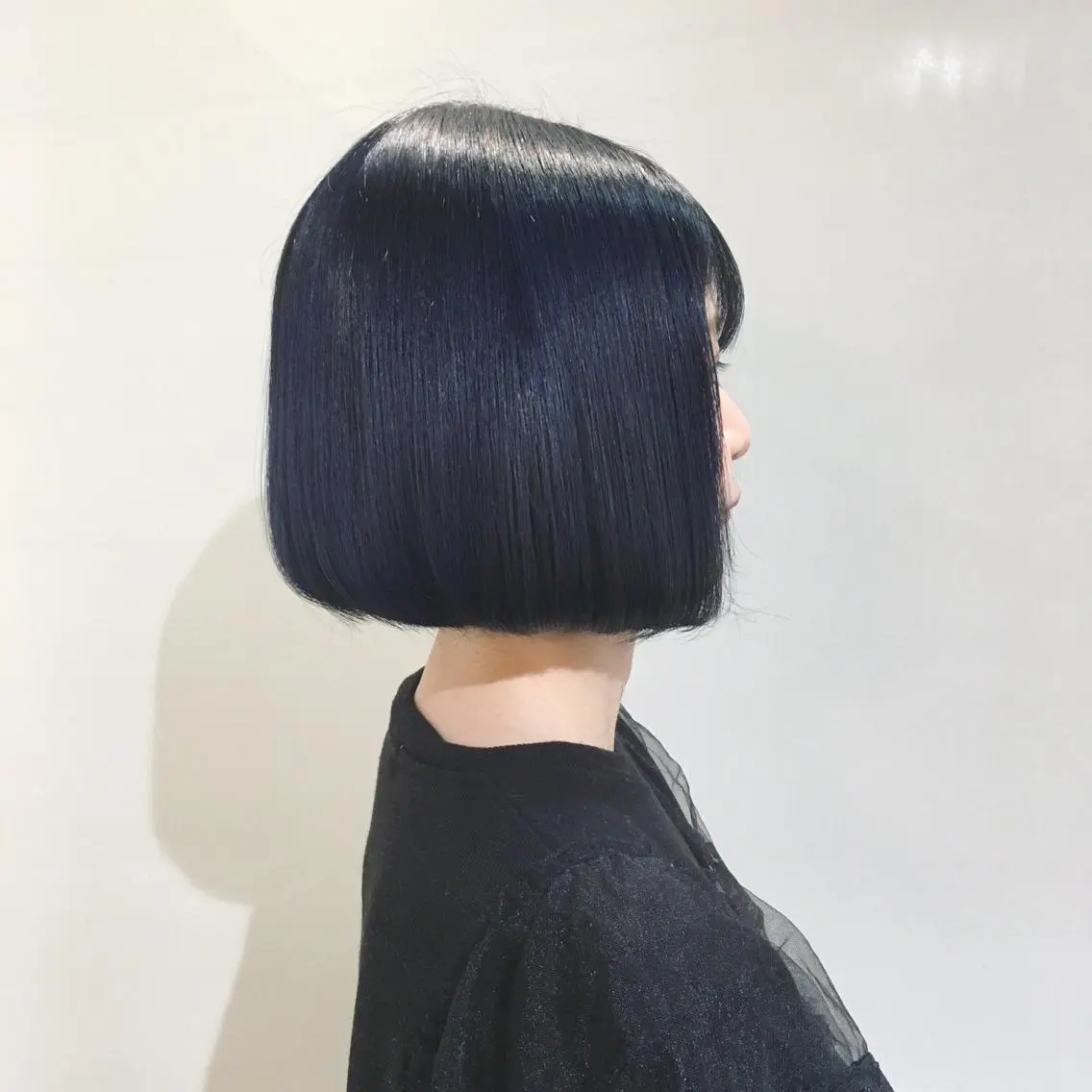 ショート カラー ヘアアレンジ 黒髪 ブリーチ ブルーカラー ブルーブラック ネイビーカラー 柔らか垢抜けｶﾗｰと ｶｯﾄ🫧ASUKAのヘアスタイル