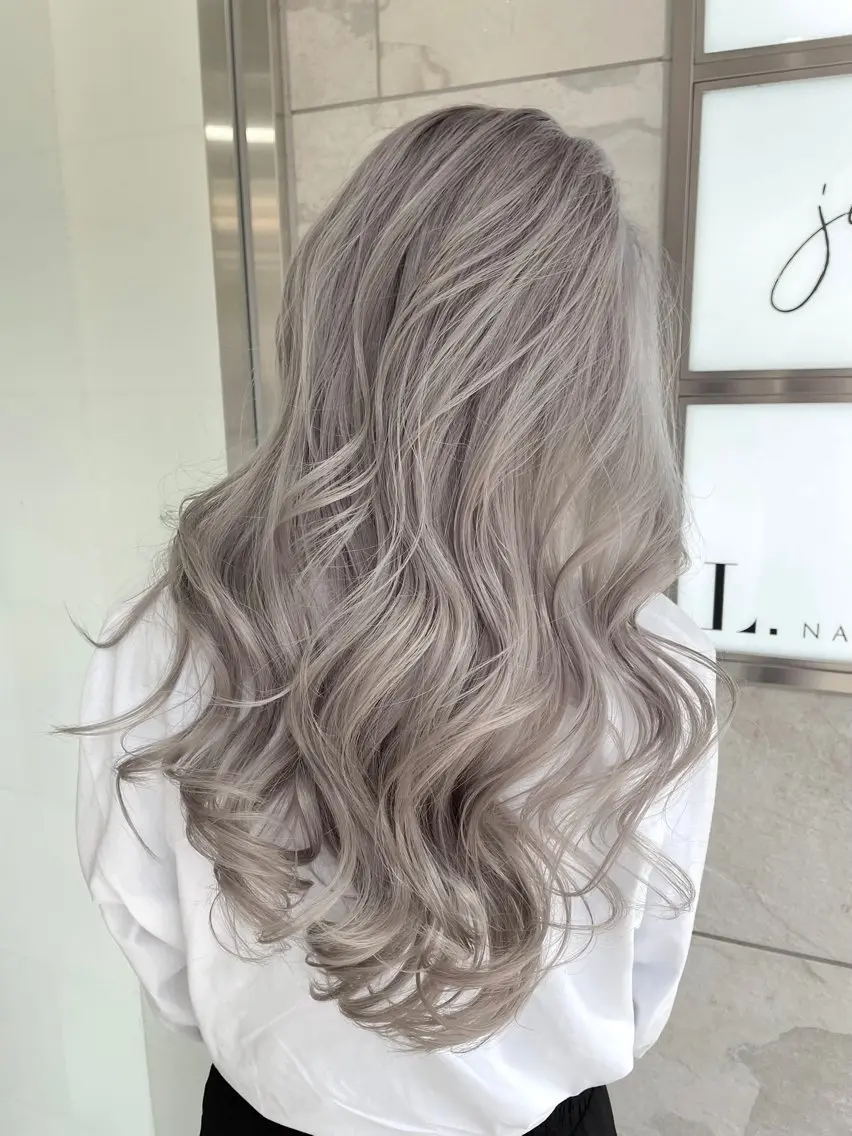 ミディアム カラー グレージュ ミルクティーグレージュ ハイトーンボブ /tasukuのヘアスタイル