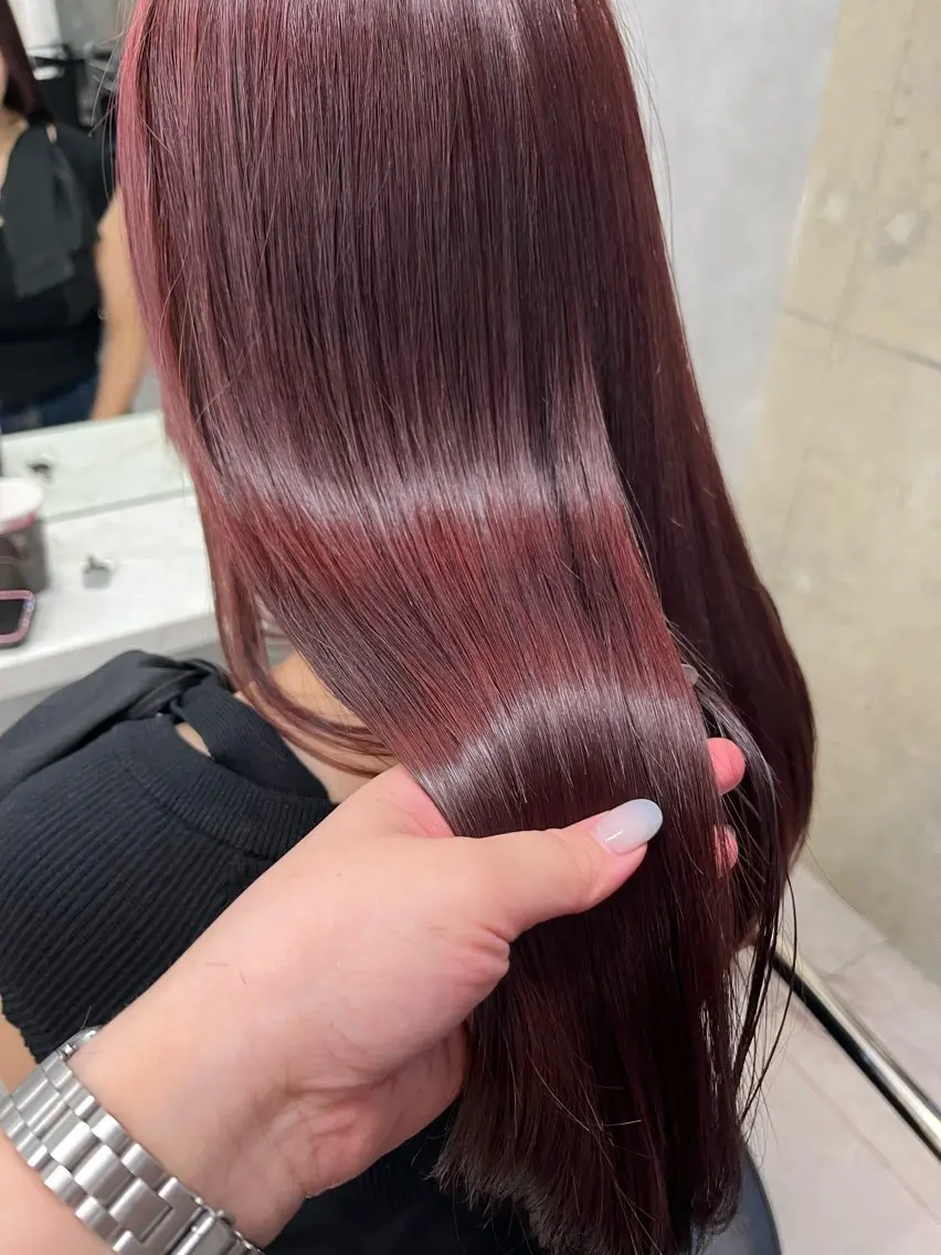 ロング カラー カシス レッドカラー anon Loemのヘアスタイル