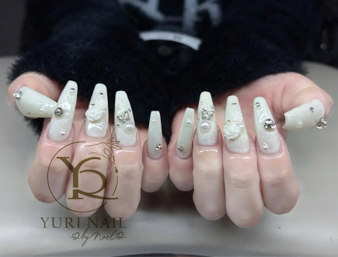 ネイル オーロラネイル ブルー チークネイル フットネイル フレンチネイル ハンドネイル フットネイル ハンドケア YURI Nail NARITAのネイルデザイン