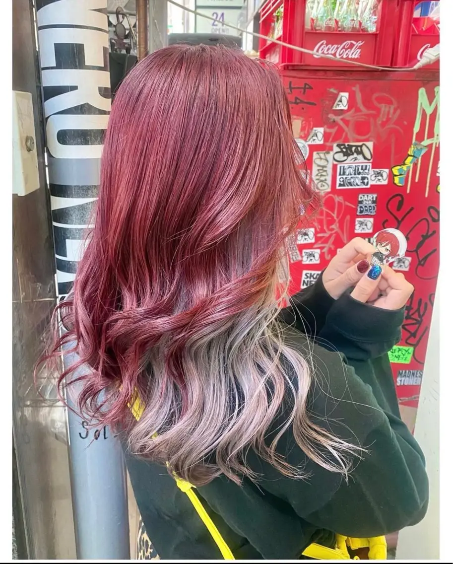 ミディアム カラー メッシュ レッドカラー シルバー ホワイトシルバー ヘアカラー TSUNO🦖 派手髪/オタク美容師のヘアスタイル