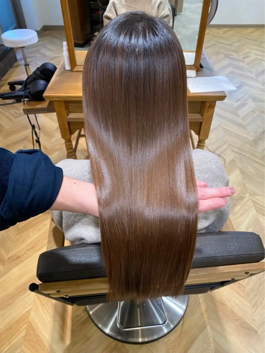 ロング カラー 縮毛矯正 あいり／艶髪 、透明感カラー🩶のヘアスタイル