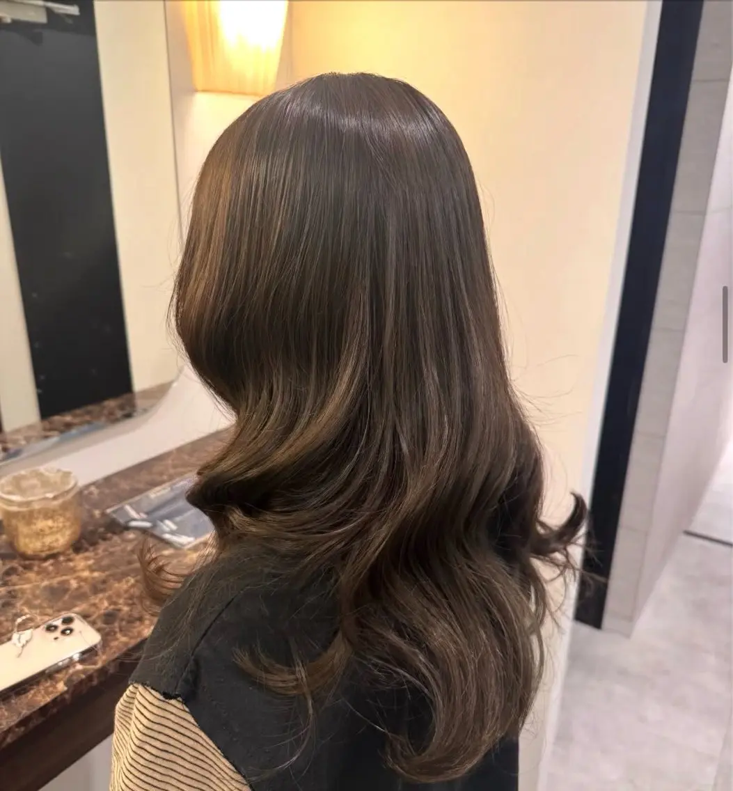 ロング カラー ベージュカラー オリーブベージュ Ako  カット・ 縮毛矯正モデル募集のヘアスタイル