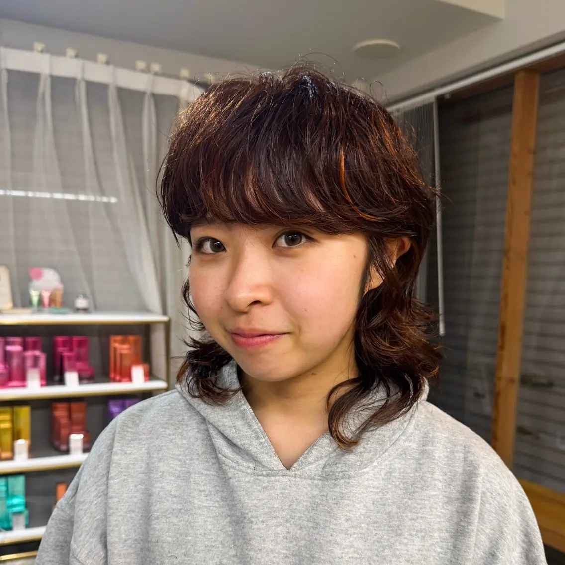 ショート パーマ ボブ 顔まわりレイヤー レイヤーカット ウルフカット 岸本 和浩のヘアスタイル