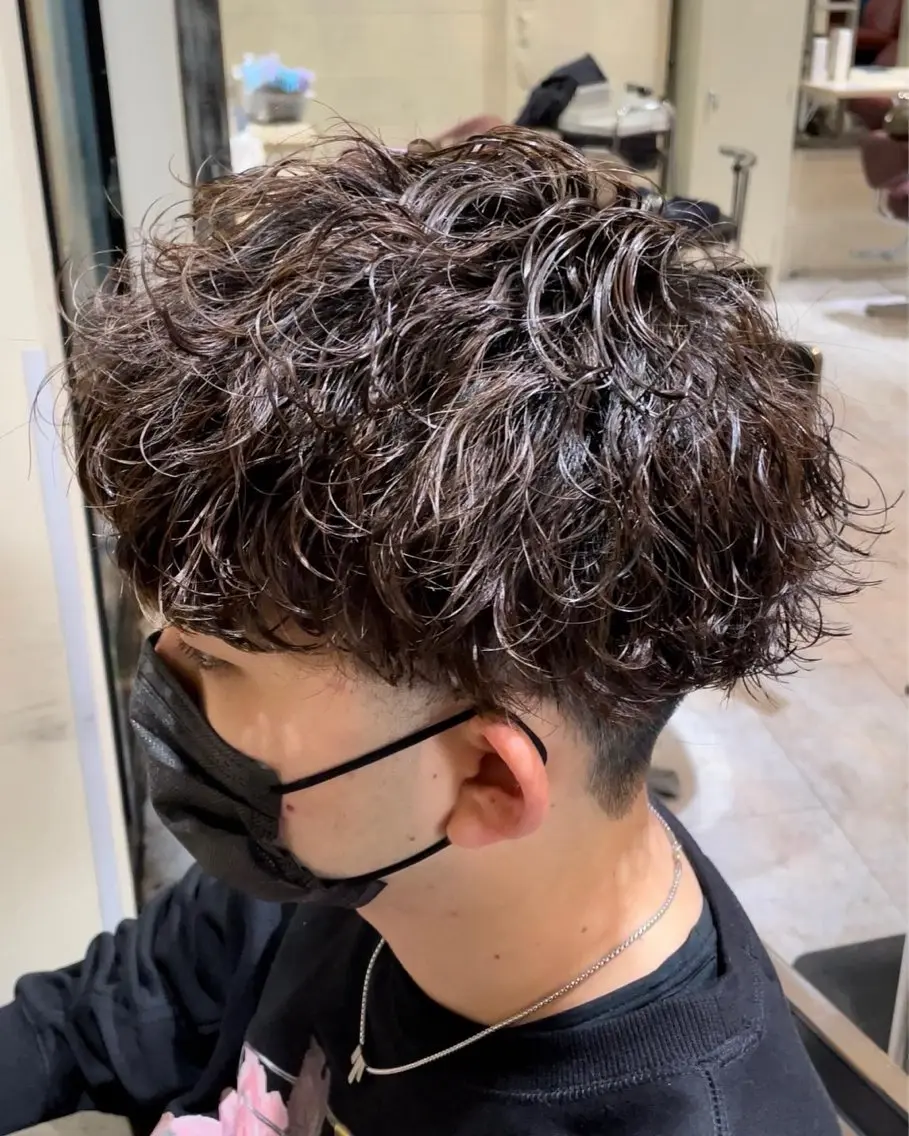 ショート カラー パーマ メンズ 池袋西口メンズパーマ 特化 石見柊羽のヘアスタイル