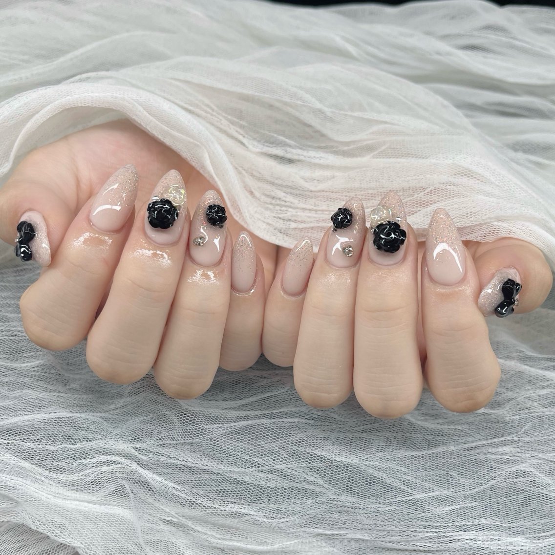 ネイル チークネイル フットネイル フレンチネイル グラデーション キラキラネイル ハンドネイル フットネイル ハンドケア YURI Nail Funabashiのネイルデザイン