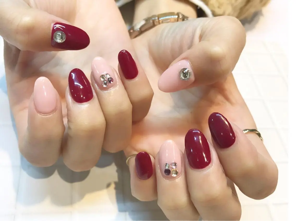 ネイル ボルドー ワンカラーネイル ピンク ピンクベージュ ストーンネイル Soeur ネイリストのネイルデザイン