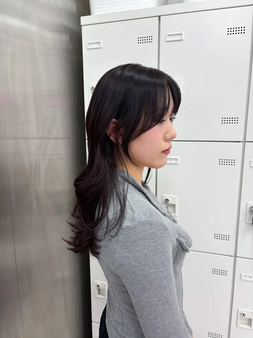 セミロング カラー 抜け感レイヤー︴ ニュアンスカラーのヘアスタイル